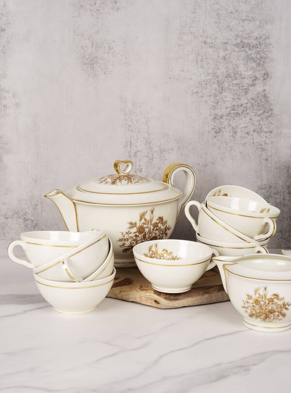 Service de thé en porcelaine de Théodore Haviland, motifs dorés.