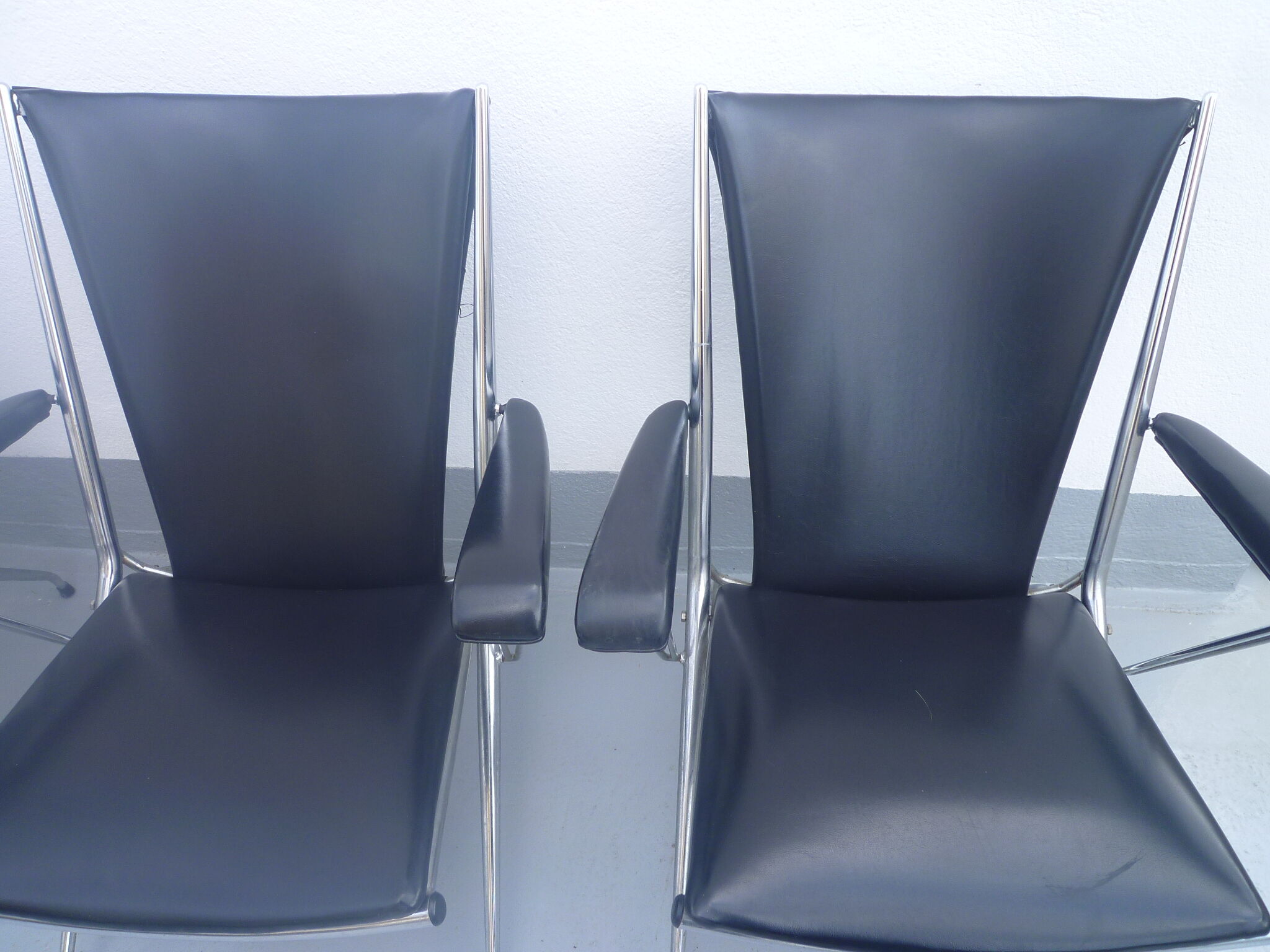 3 armchairs in black leatherette 50s