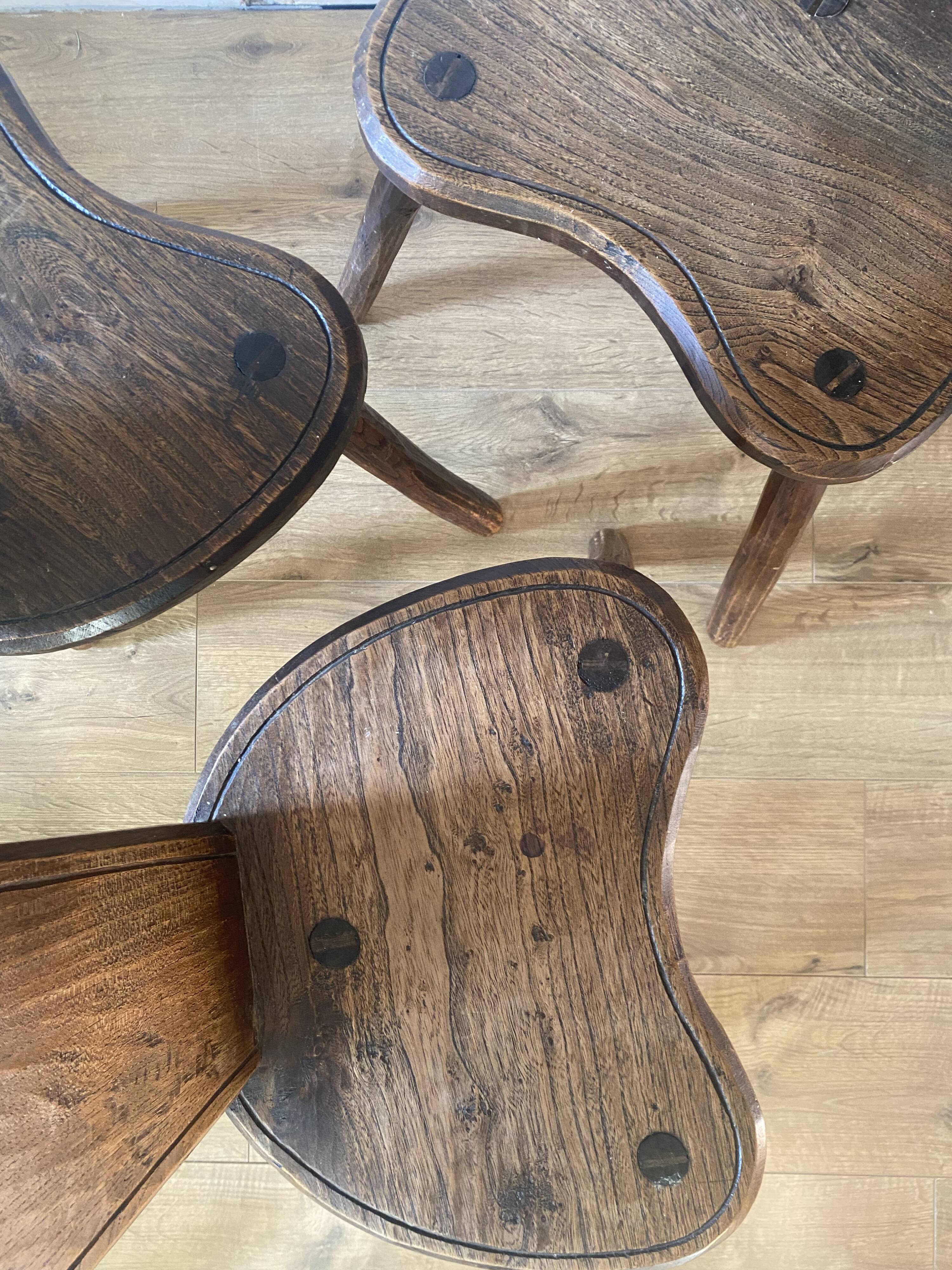 4 chaises tripode de ferme brutalistes