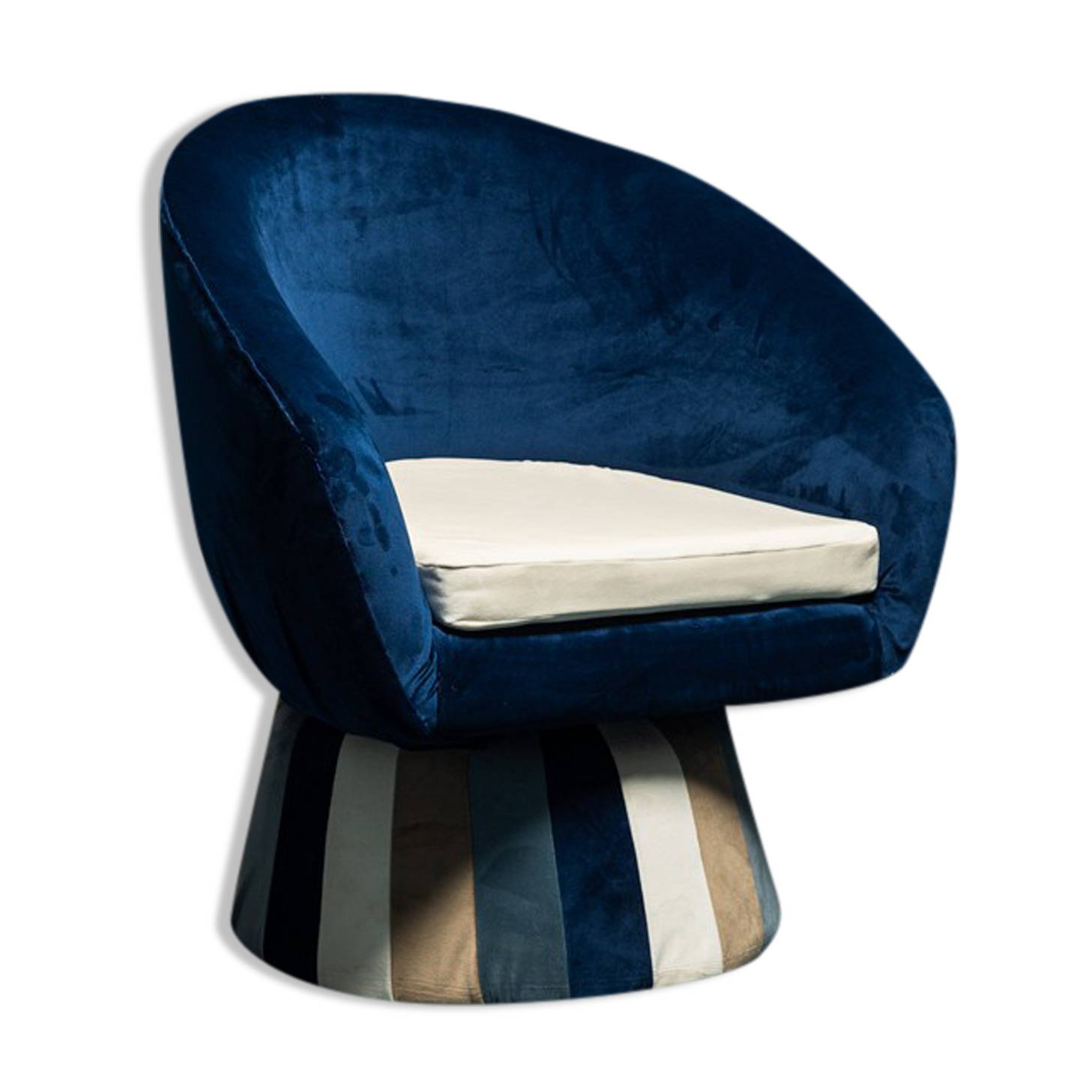 Blue velvet armchair design 70s vintage modernariato