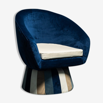 Blue velvet armchair design 70s vintage modernariato