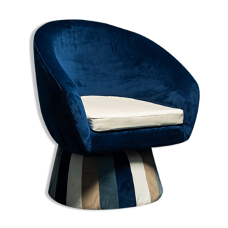 Blue velvet armchair design 70s vintage modernariato