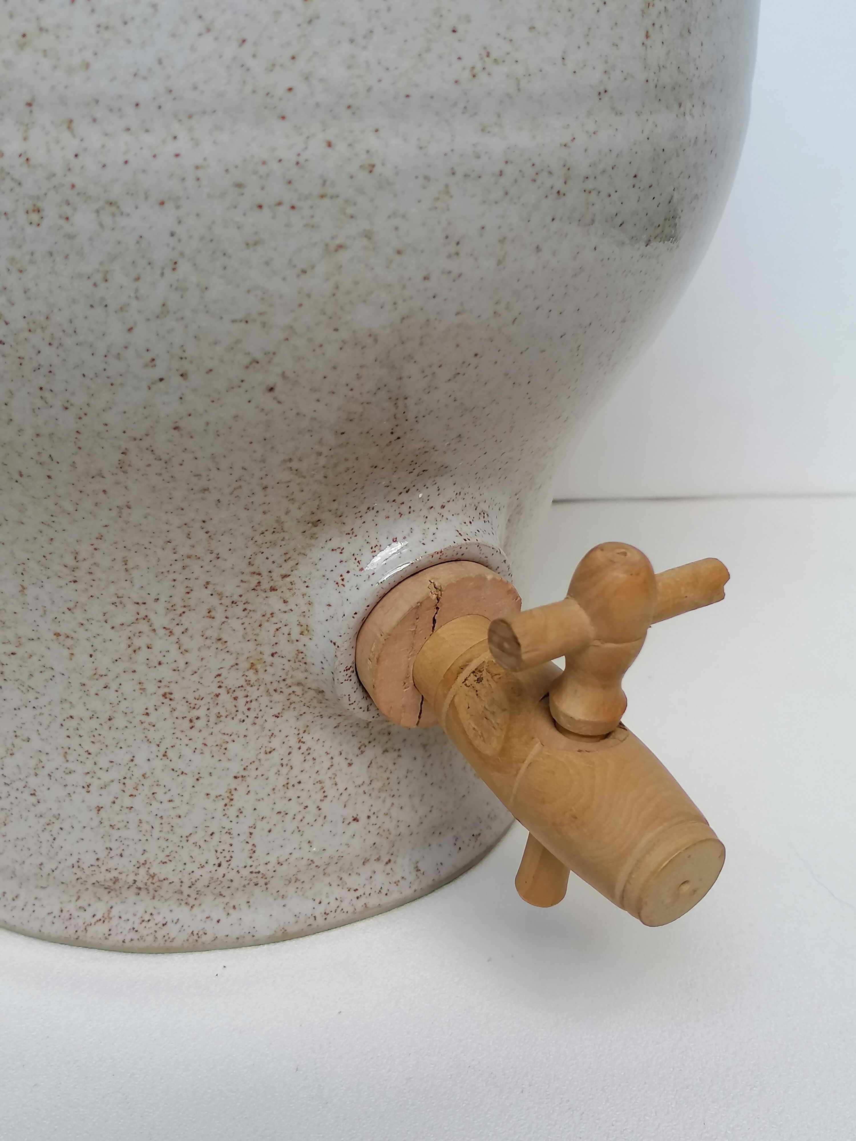 Vinaigrier stamped Norman pottery