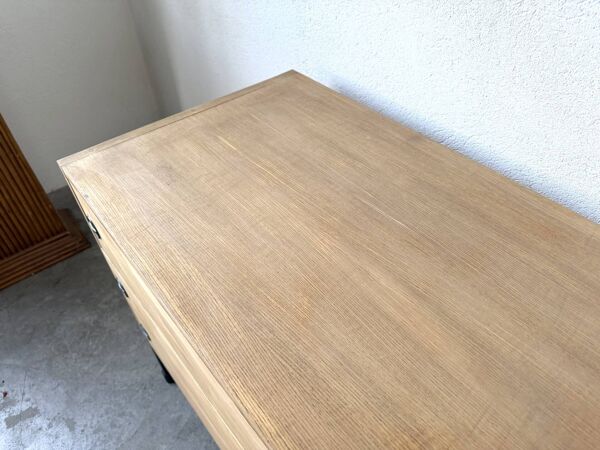 Commode trois tiroirs ARP — Minvielle, chêne et métal laqué, France, années