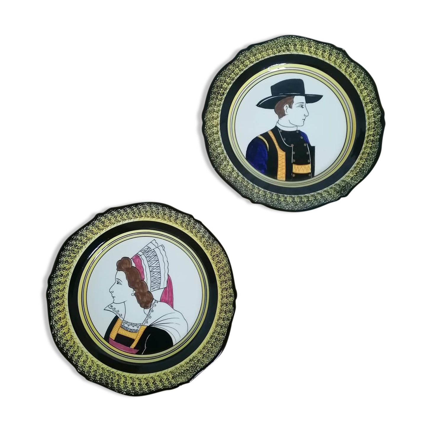 Pair of plates Henriot Quimper couple of Bretons