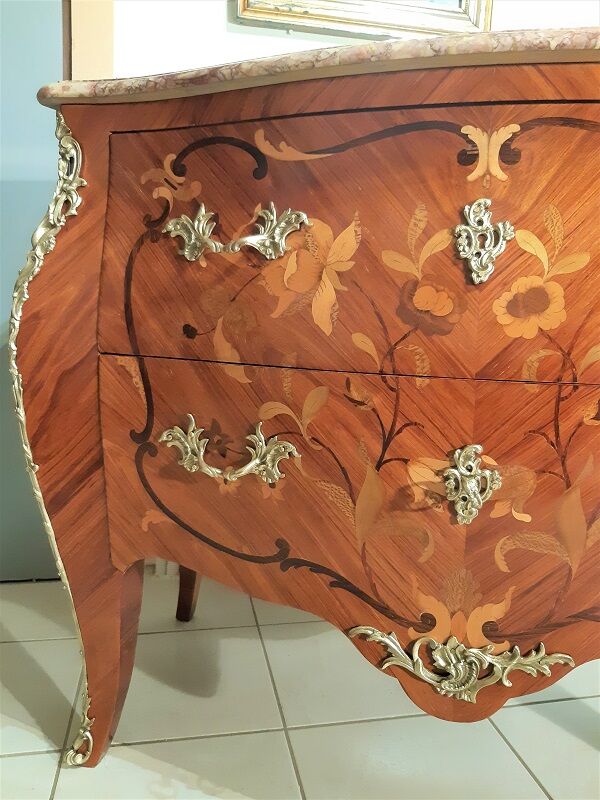 Comfortable style Louis XV rosewood, curved all sides, décor marked with flowers