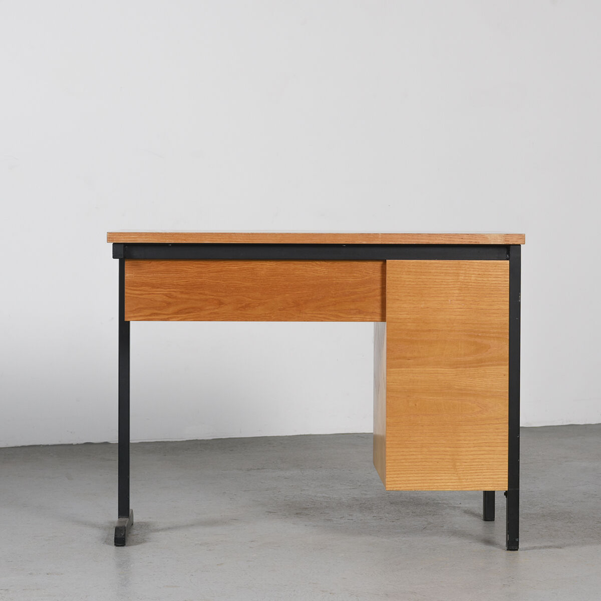 1960 office in metal and wood