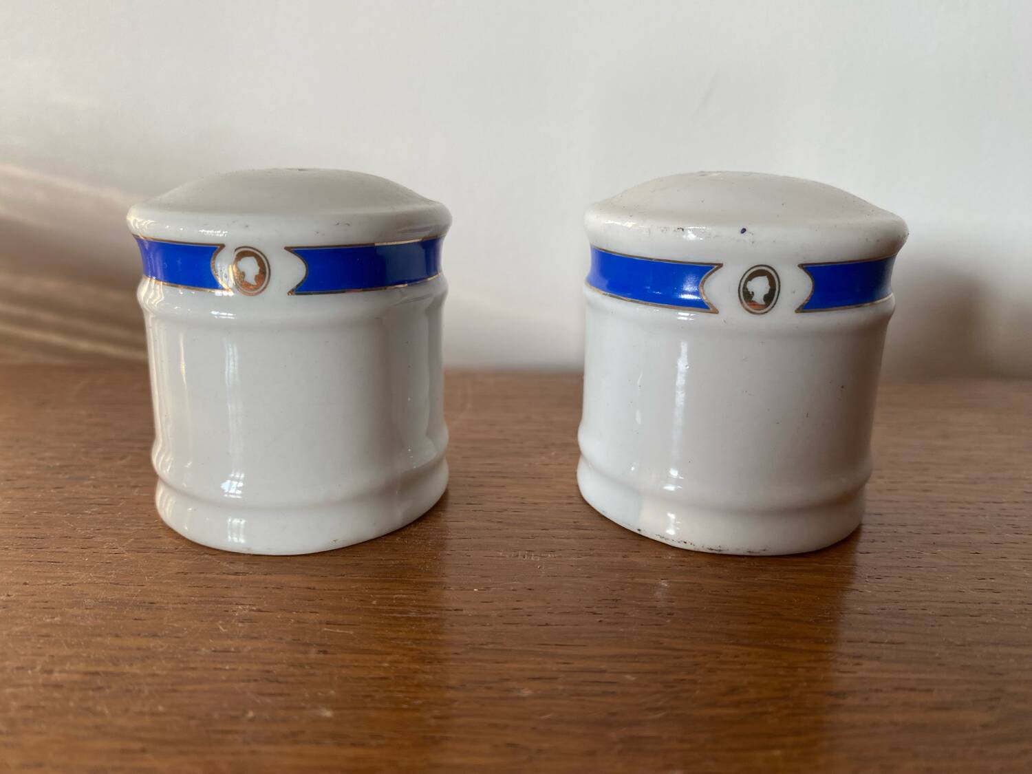 Salt & pepper shakers afibel porcelain empress made in france vintage