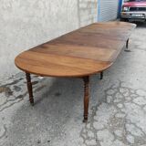 Extending table with 8 legs