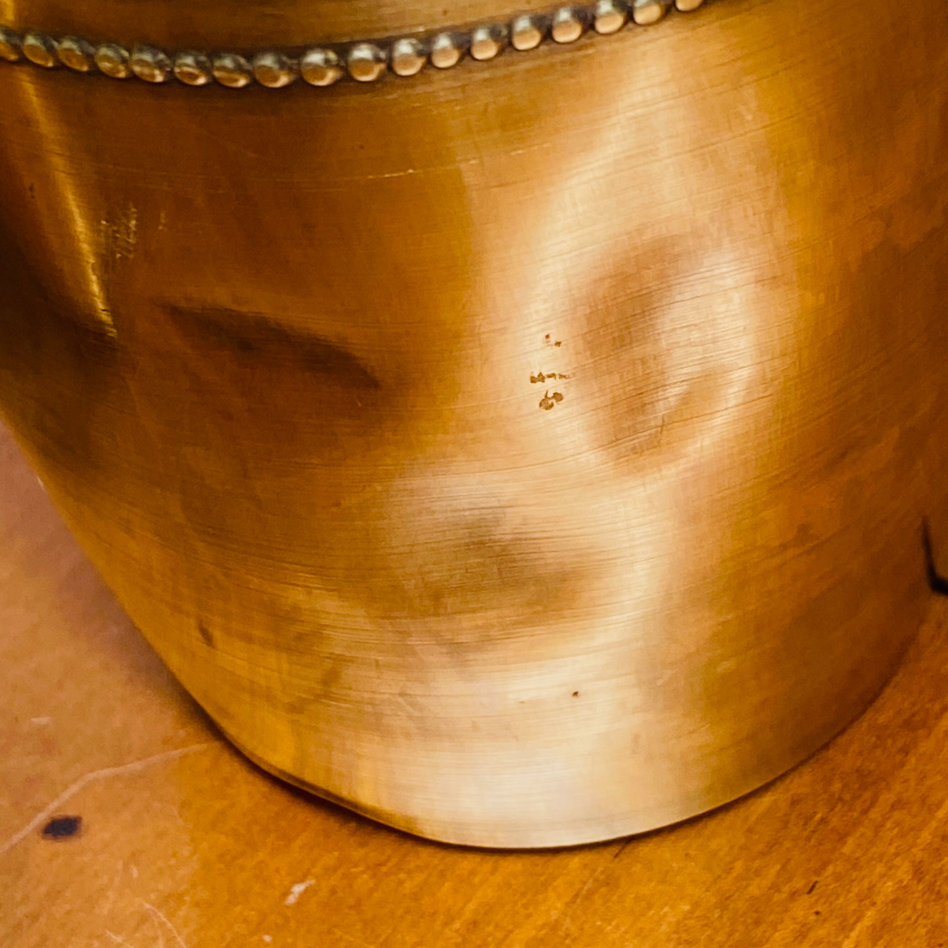 Paire de vases en laiton