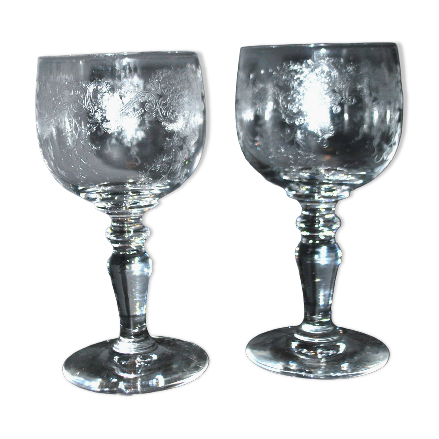 Saint-Louis set of 2 Rocaille acid-etched crystal balloon wine glasses H14.3