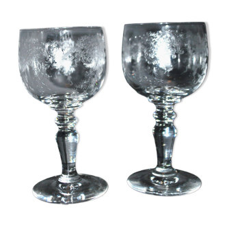 2 verres à vin ballon Saint-Louis en cristal gravé à l’acide Rocaille