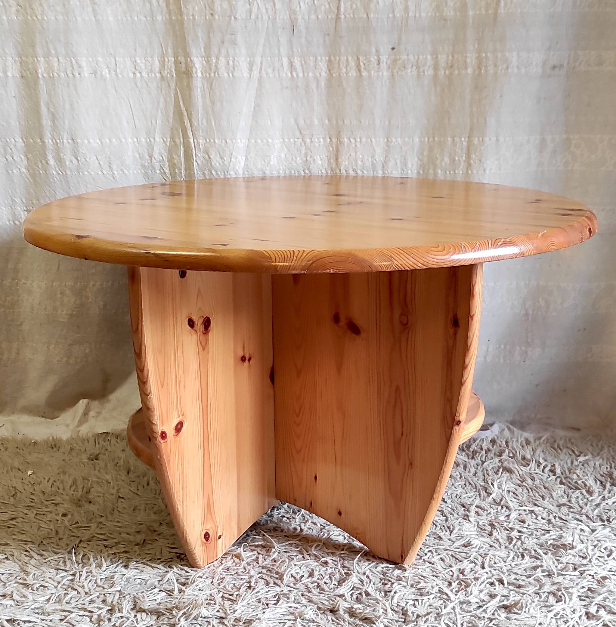 Round coffee table in solid pine - 1970s/80s