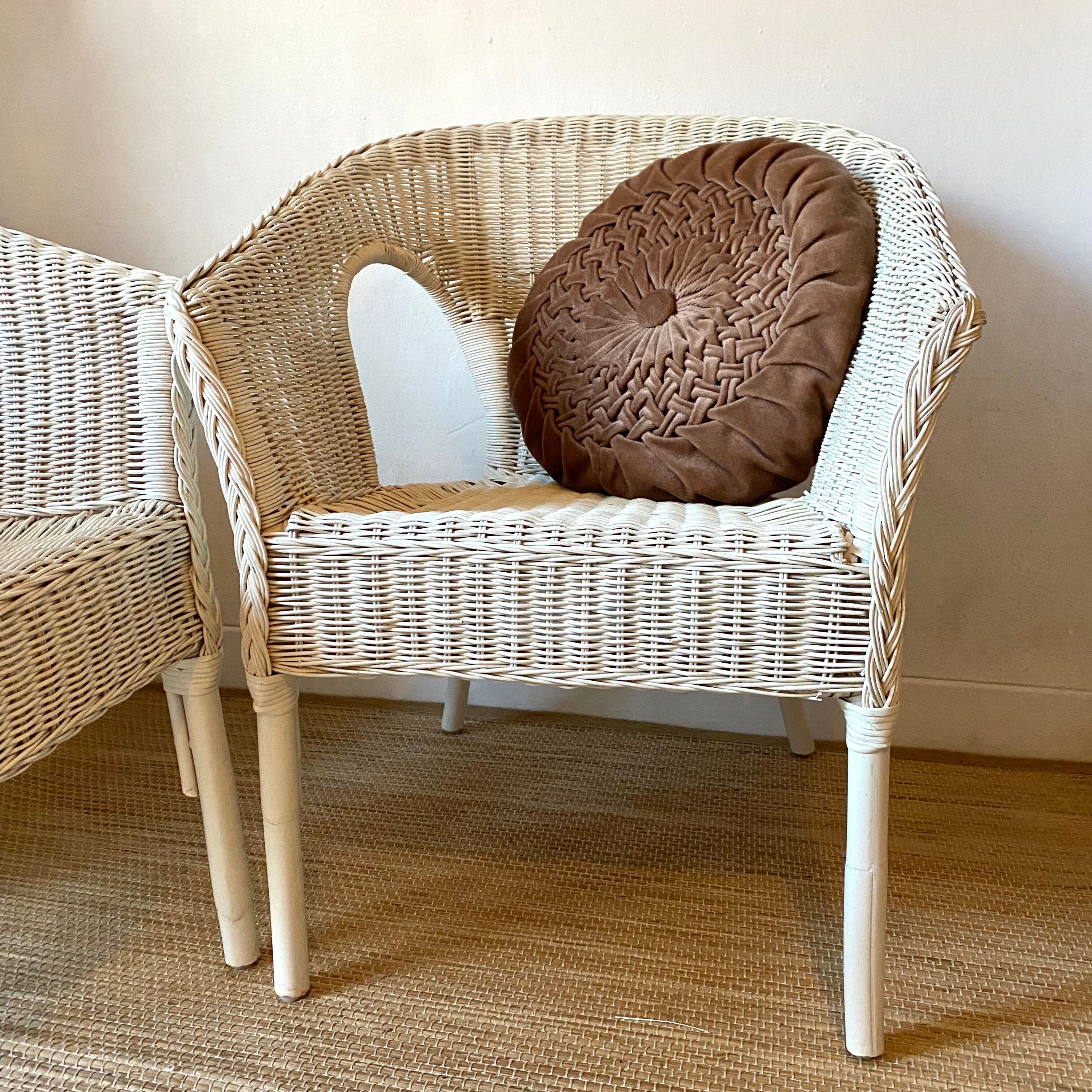 Paire de fauteuils en rotin blanc