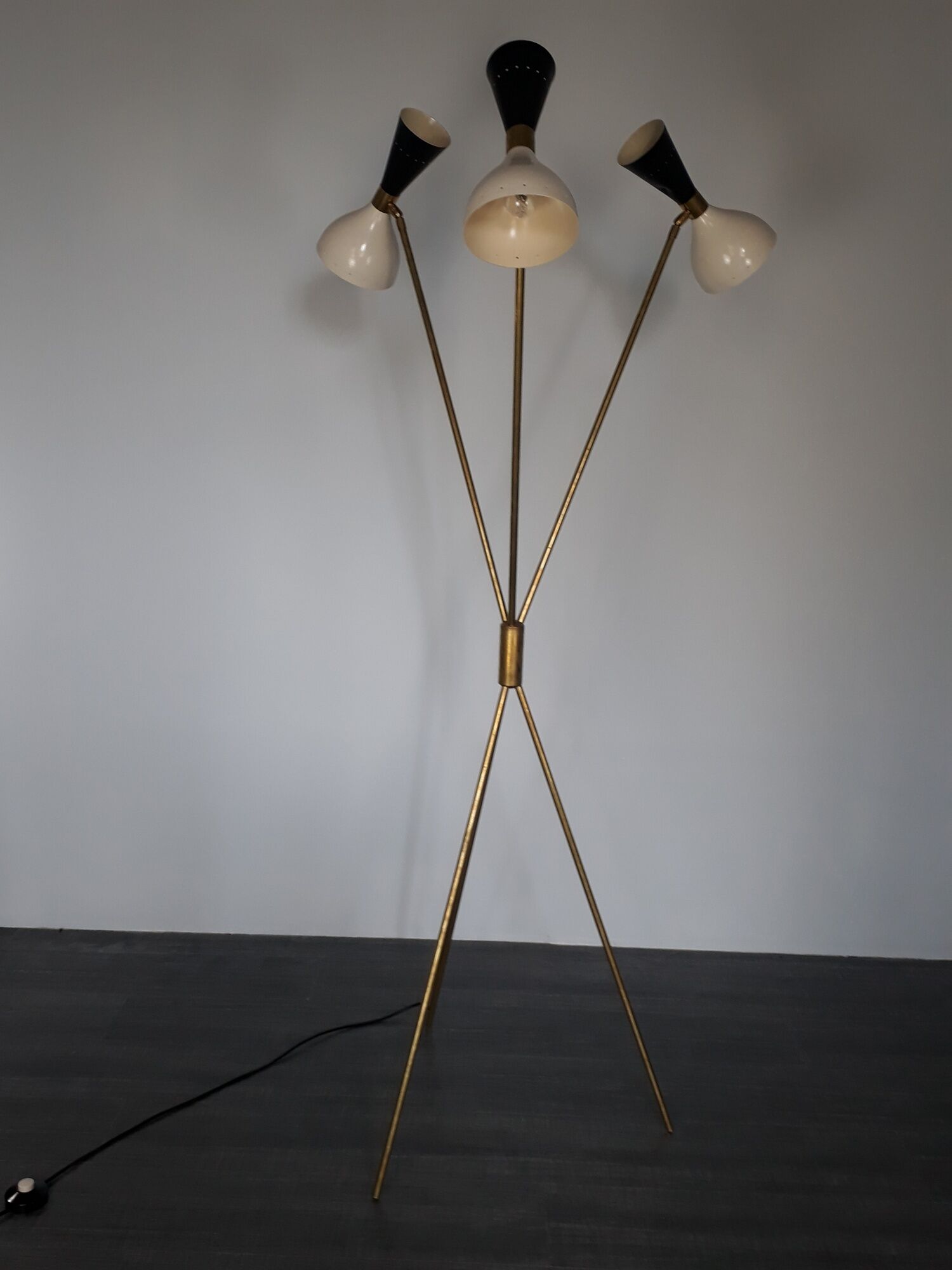 Italian brass lamp tripod 3 bicolored diabolos on stems, mid-century style