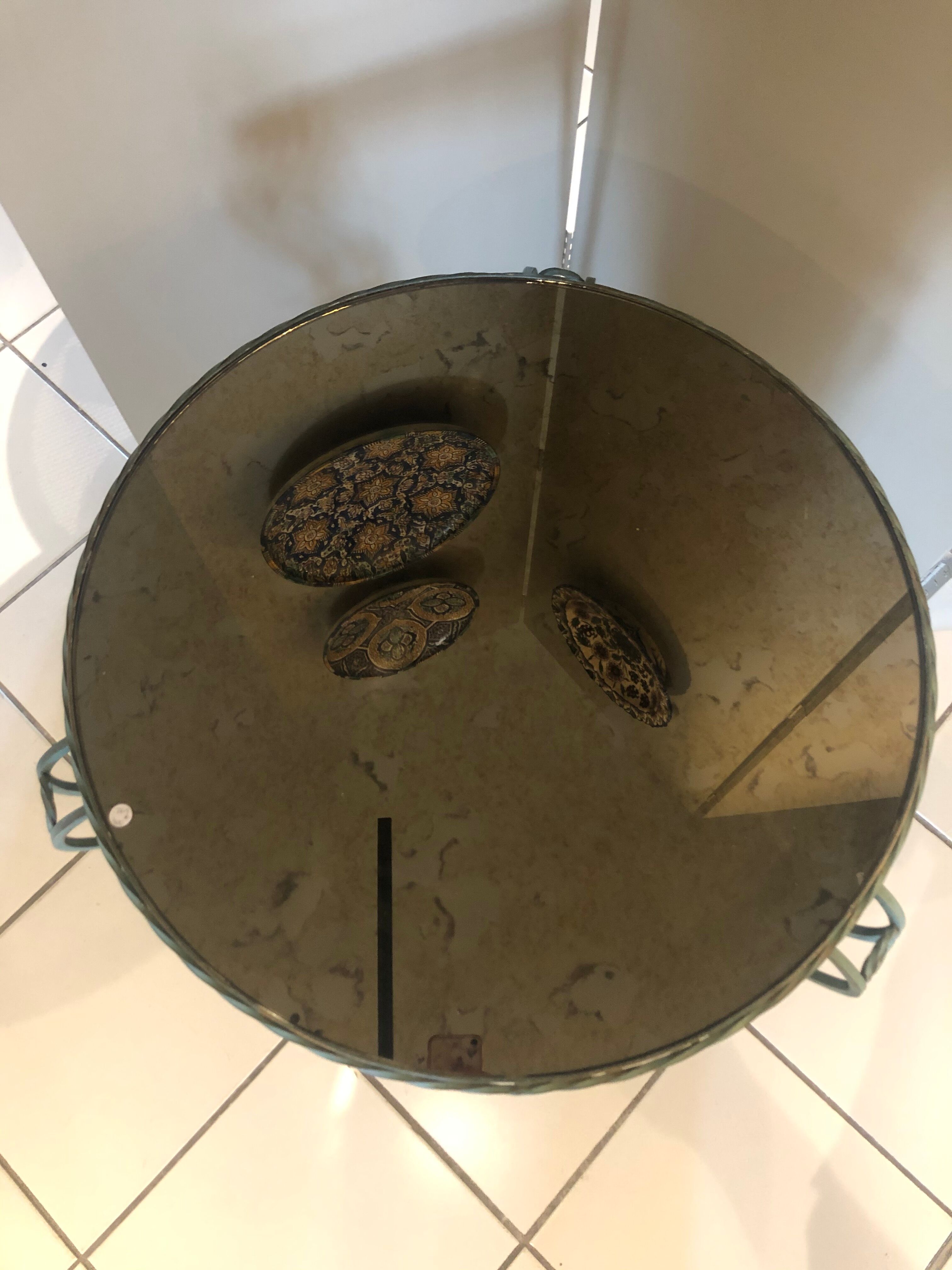 Table ronde avec plateau en verre