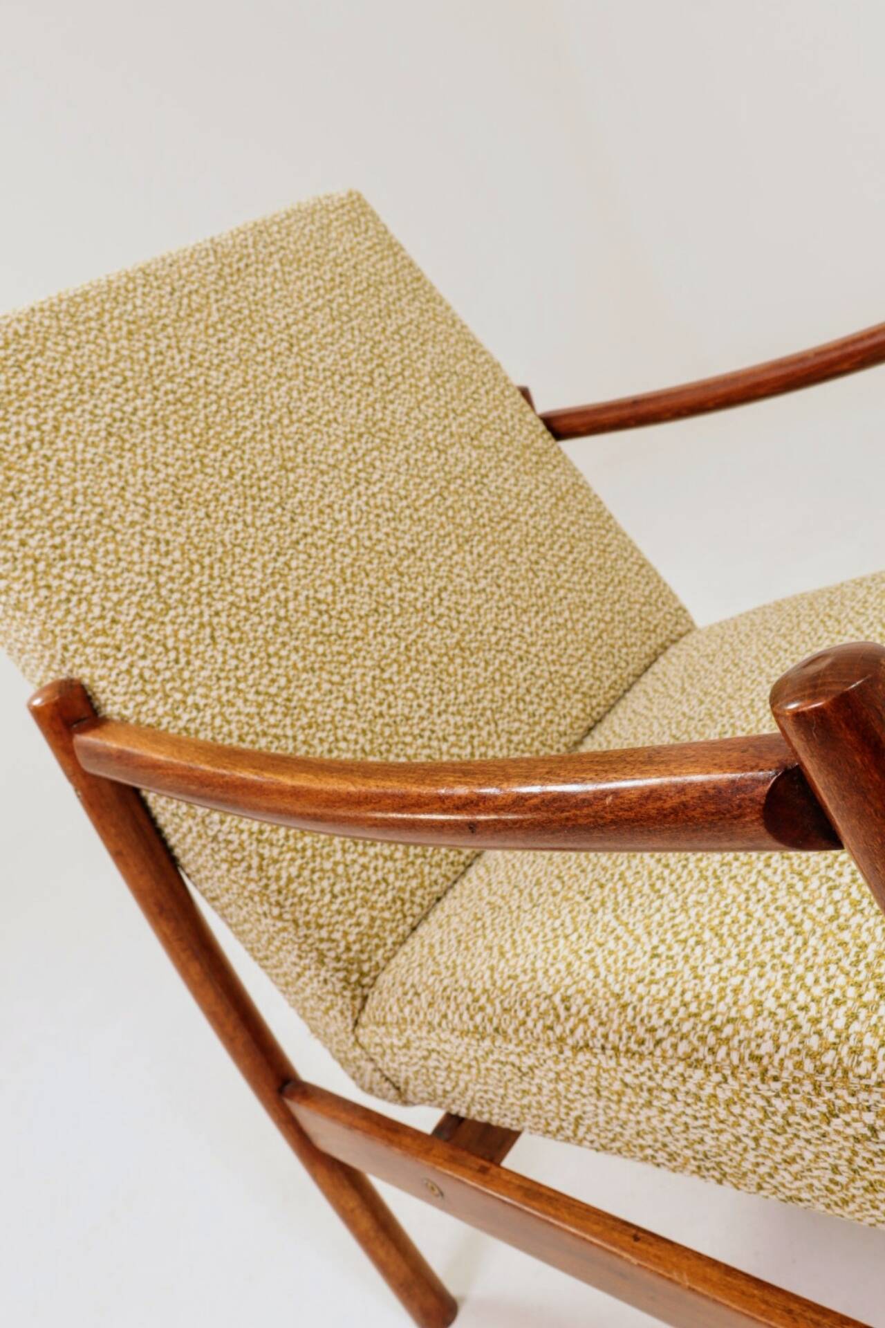 Chaise longue moderne en bois cintré nébuleuse verte