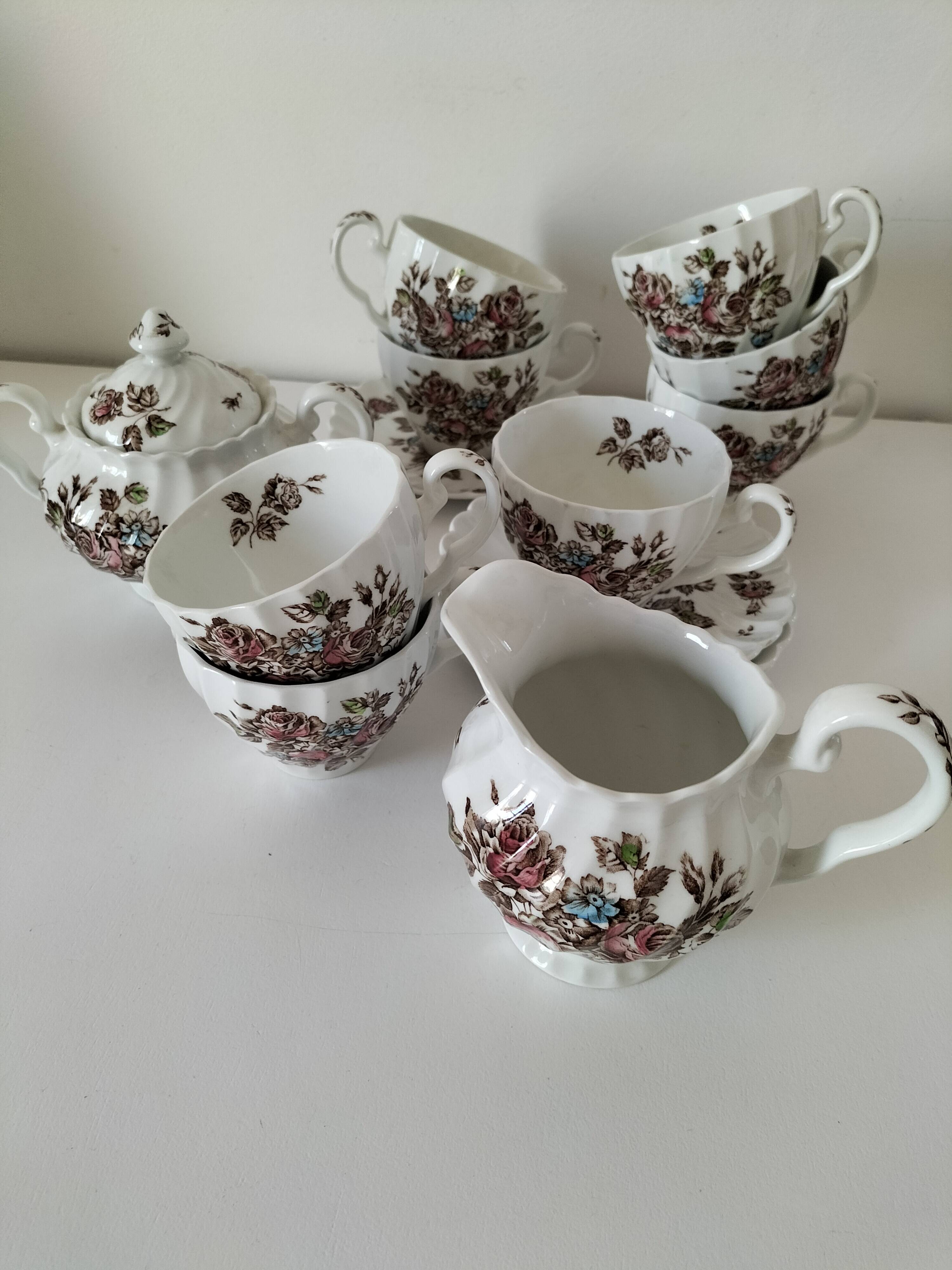 Vintage Johnson Brothers "Devon Sprays" set.
