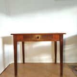 Spindle legs desk