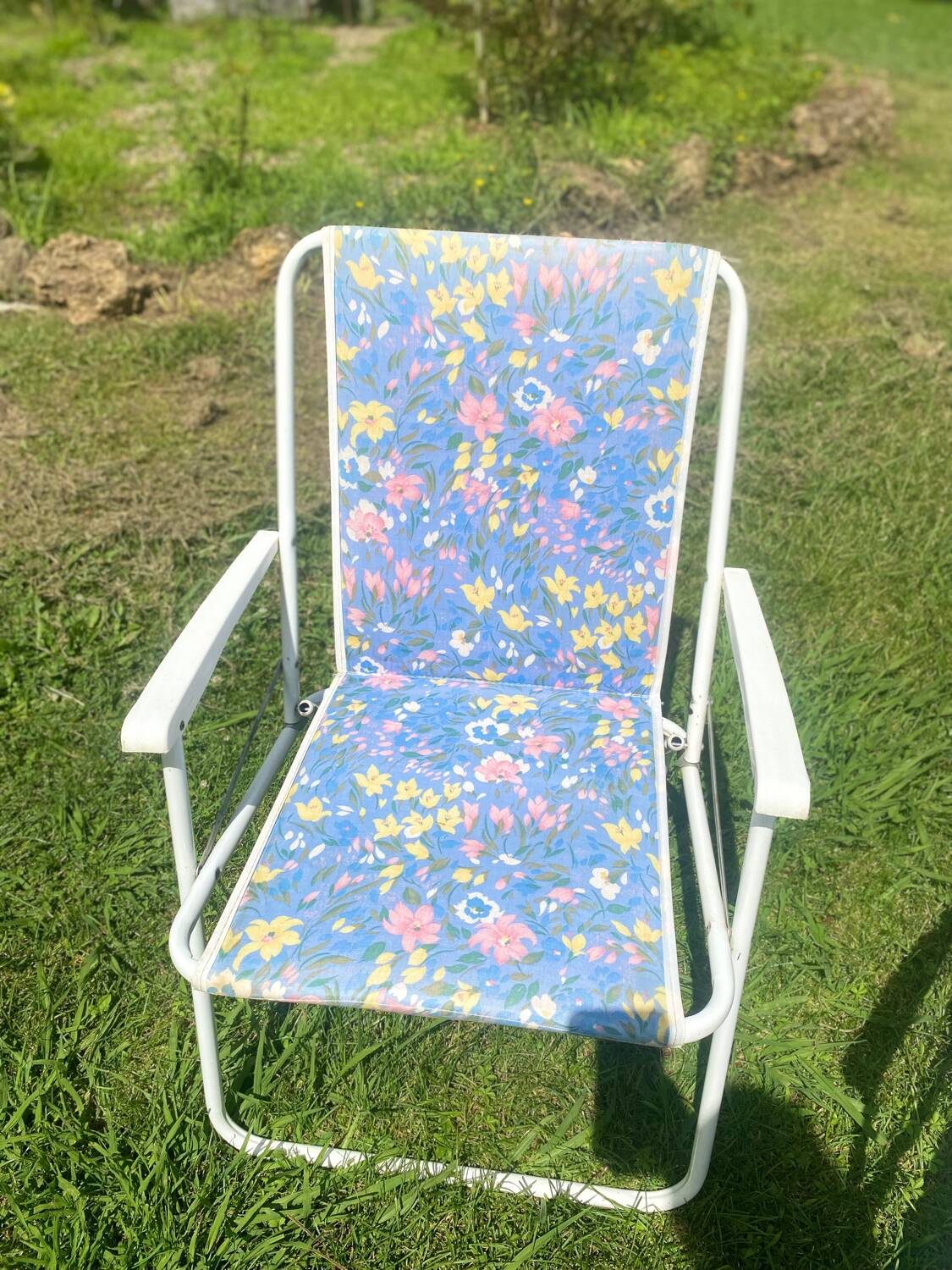 Flowery garden armchair
