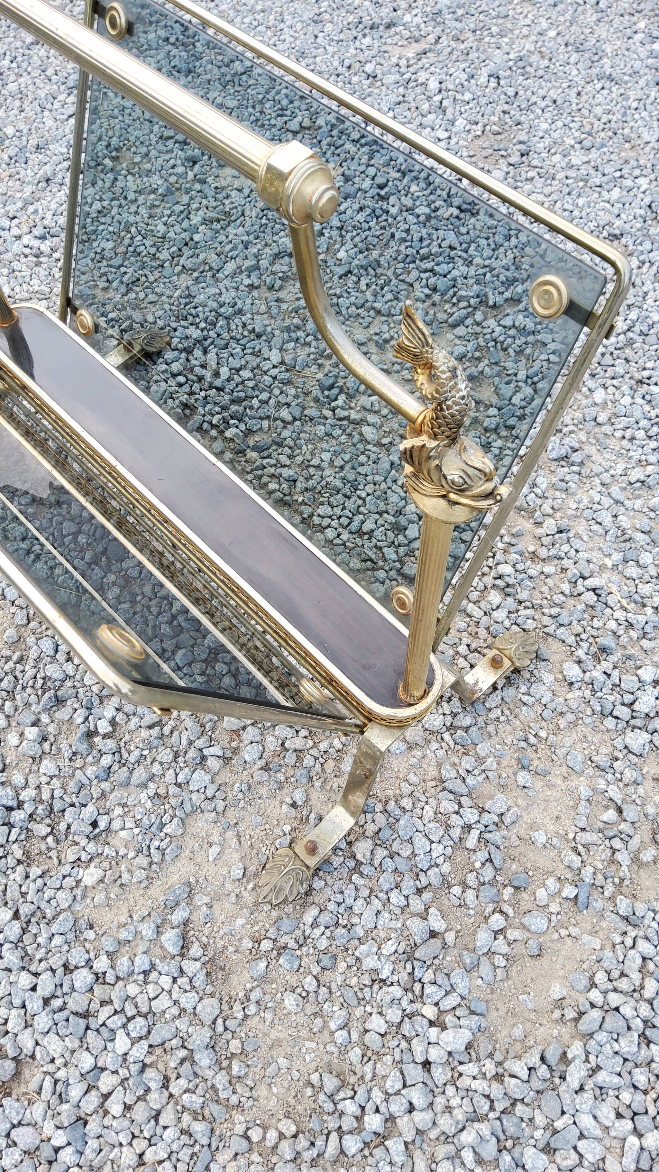 Porte revue des années 50 en métal doré aux dauphins et verres fumés