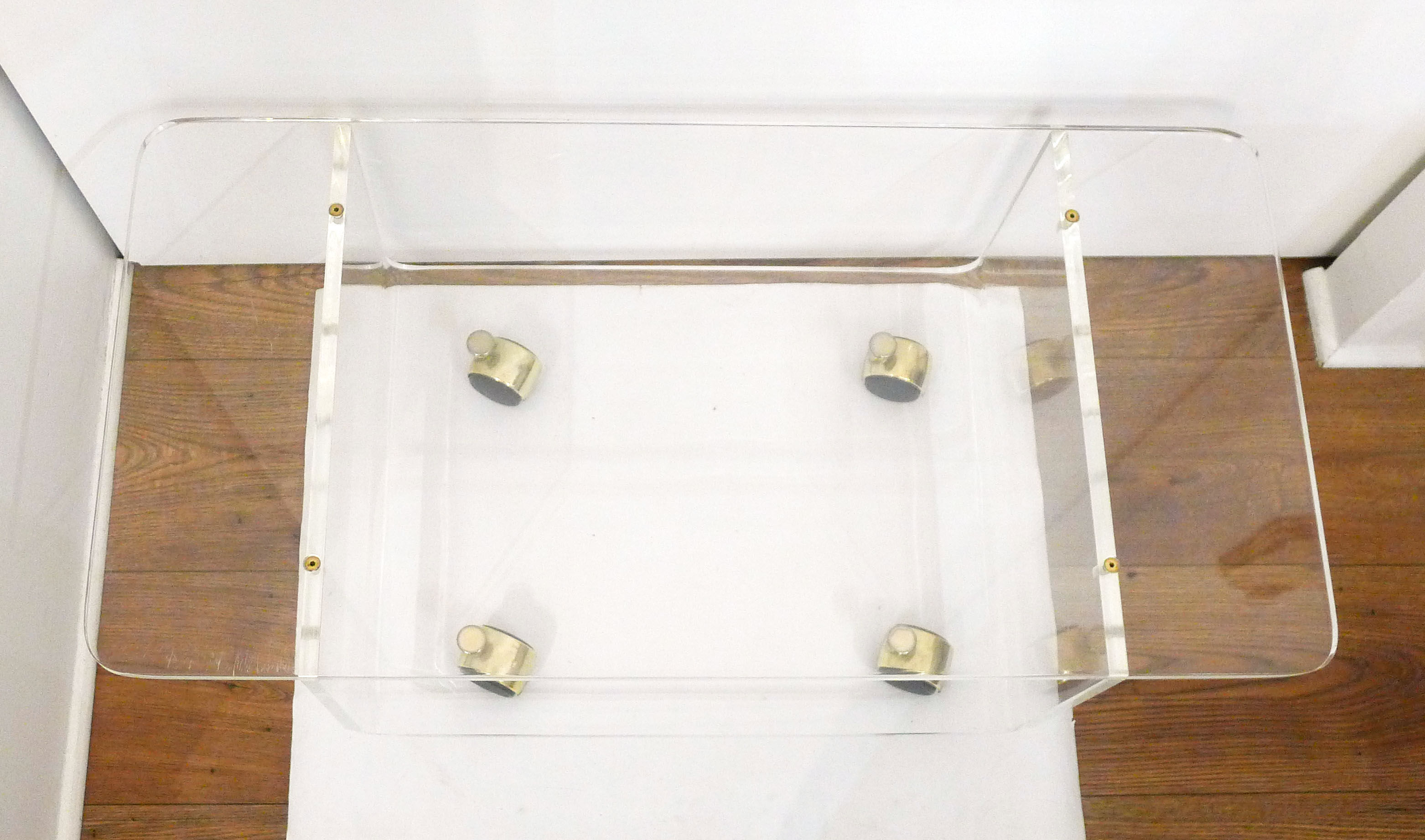 Transparent thermoformed plexi coffee table, on wheels