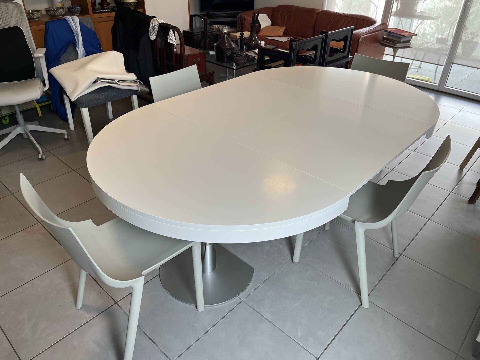 Table Cinna + 6 Stark chairs Bo
