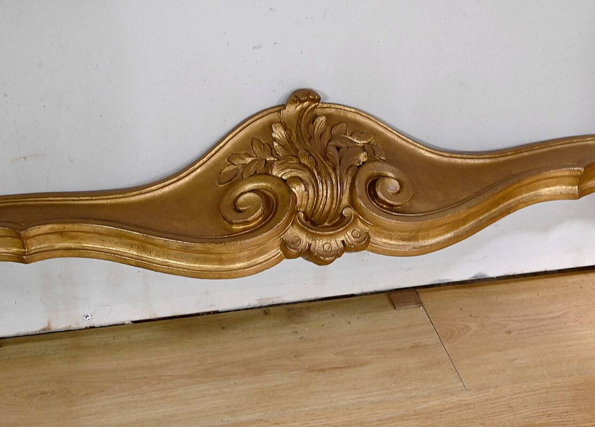 Important Wall Console in Gilded Wood, Louis XV style – Early 20th century