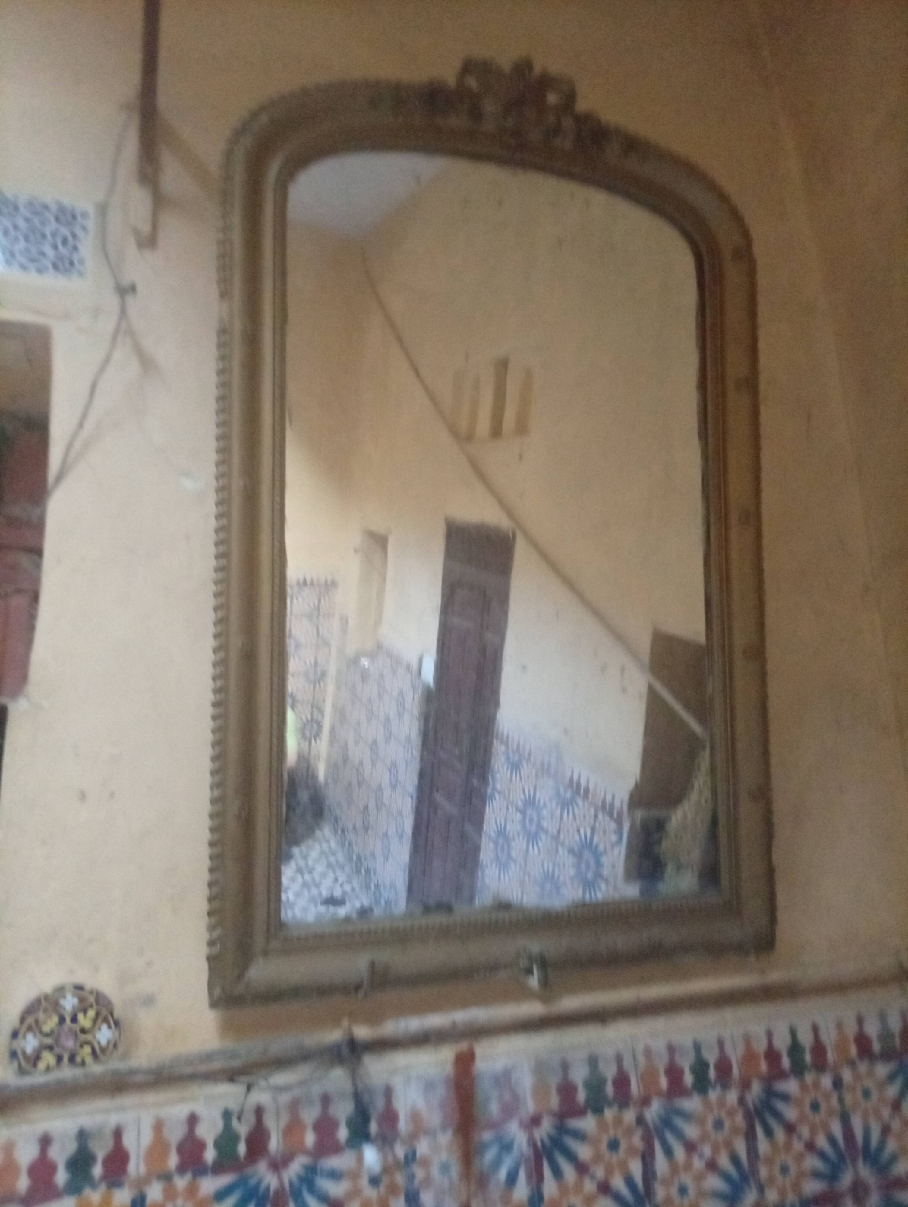 Miroir Louis Philippe ancien doré avec fronton