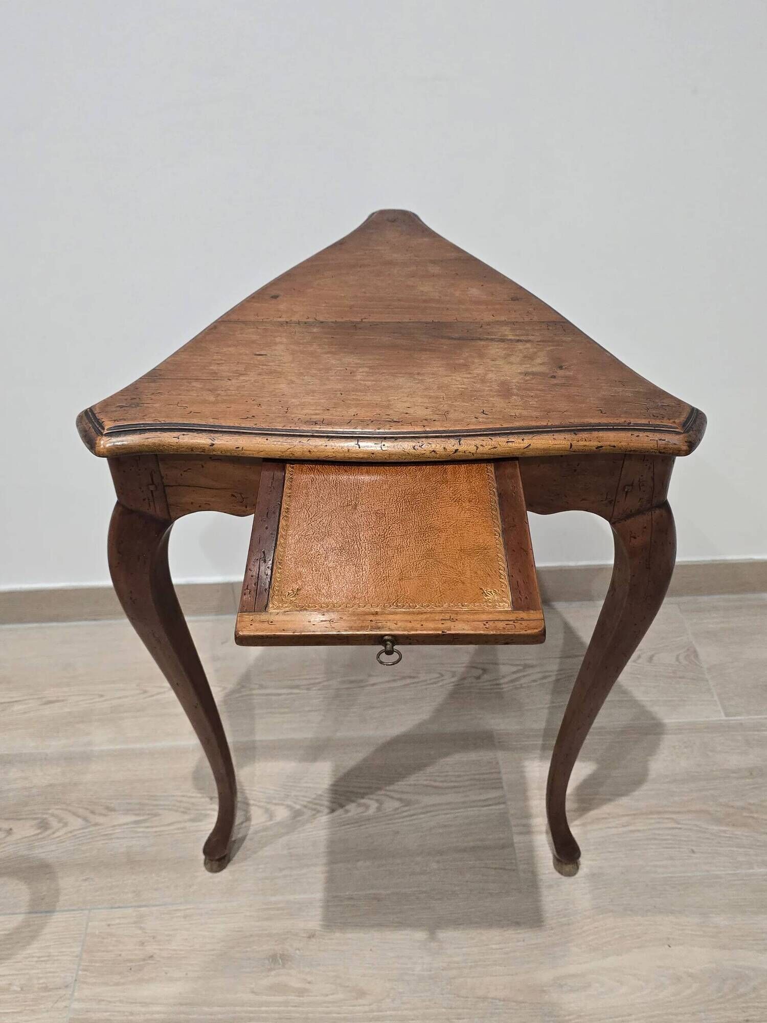 Triangular writing table – stamped André Mailfert (Orléans) – Louis XV style