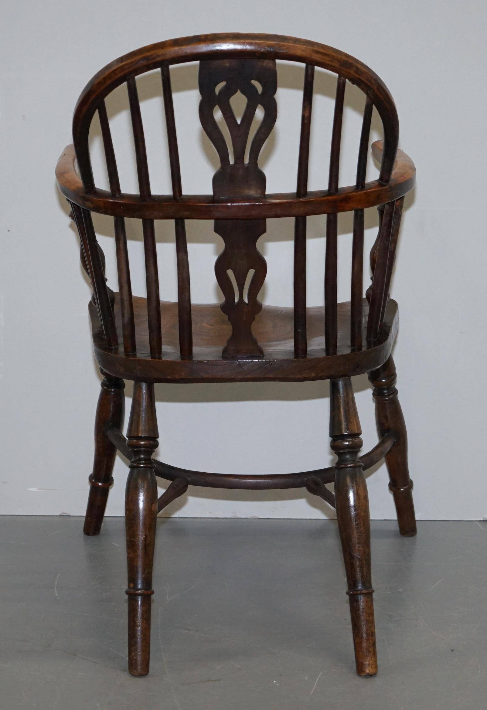 Windsor chair in solid elm circa 1860 - English furniture