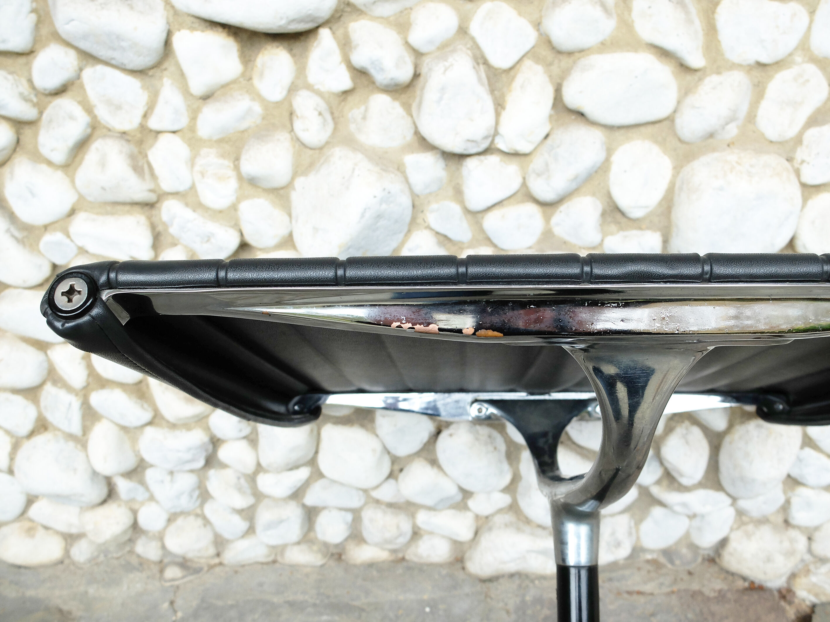 Lounge Chair Chair EA124 - Ottoman EA125 by Charles - Ray Eames for Herman Miller 1960s