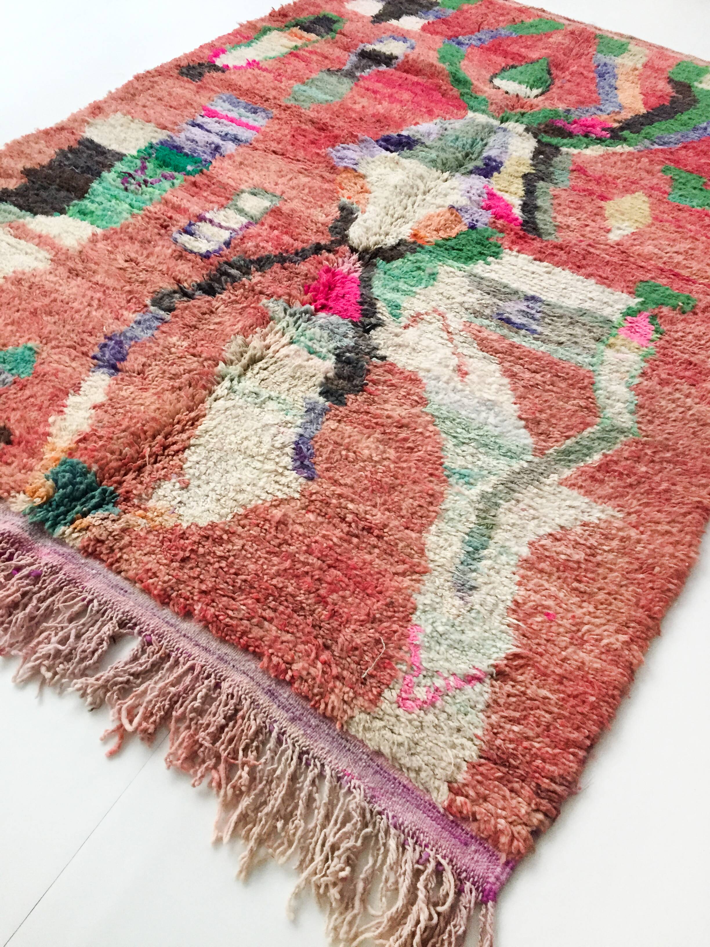 Tapis berbère marocain Boujaad neuf rouge et couleurs 2,43x1,63m