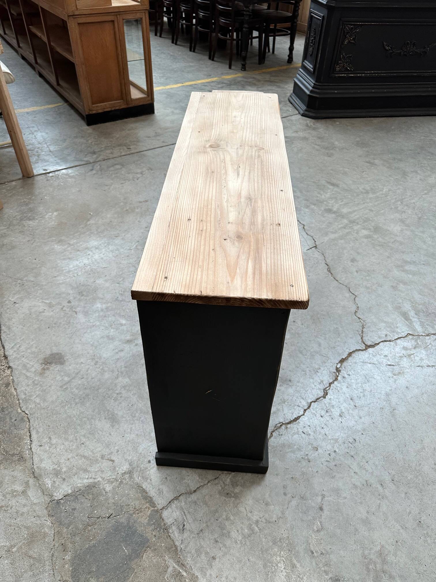 Meuble de métier asymétrique