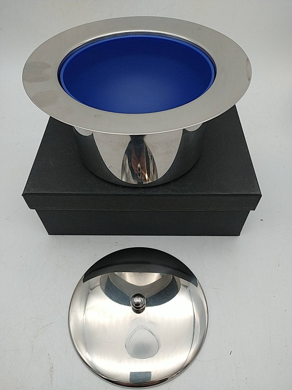 Ice bucket by Knut and Marianne Hagberg.