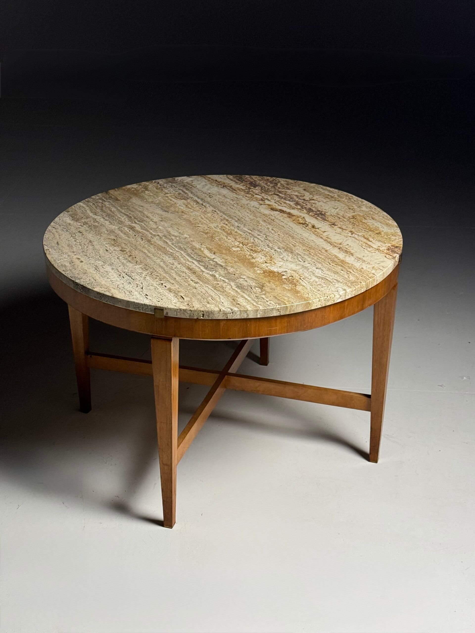 Table basse en marbre travertin