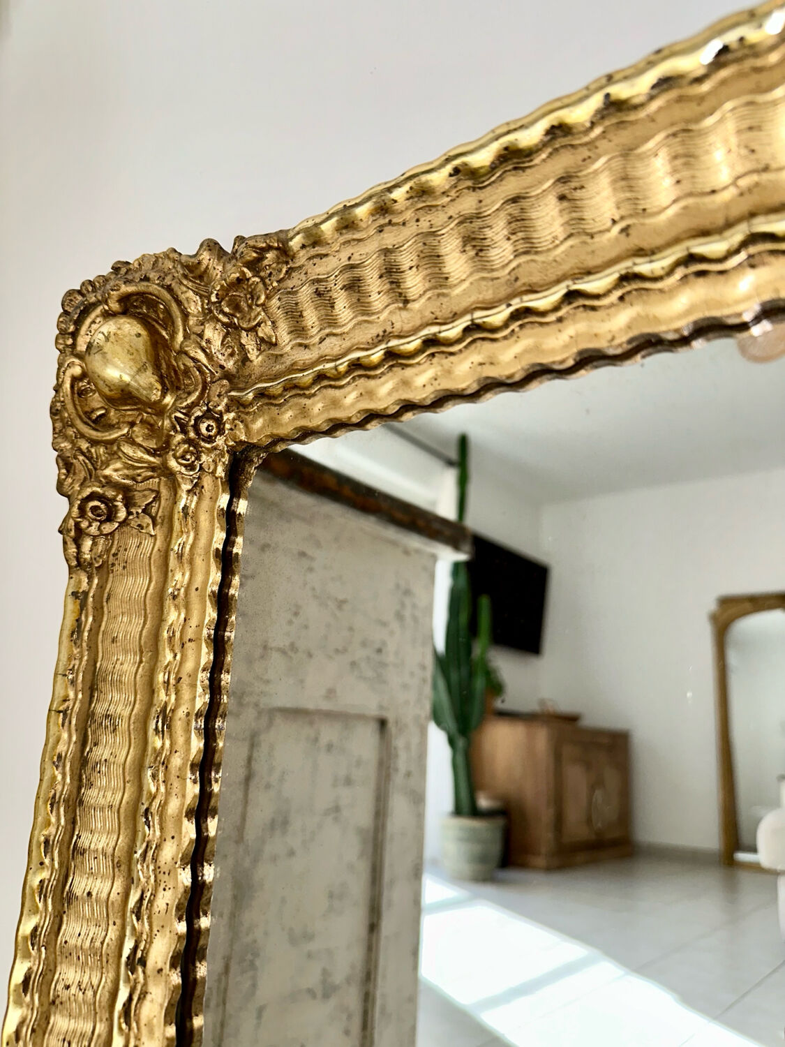 Mirror from the Restoration period, antique gilded, 19th century.