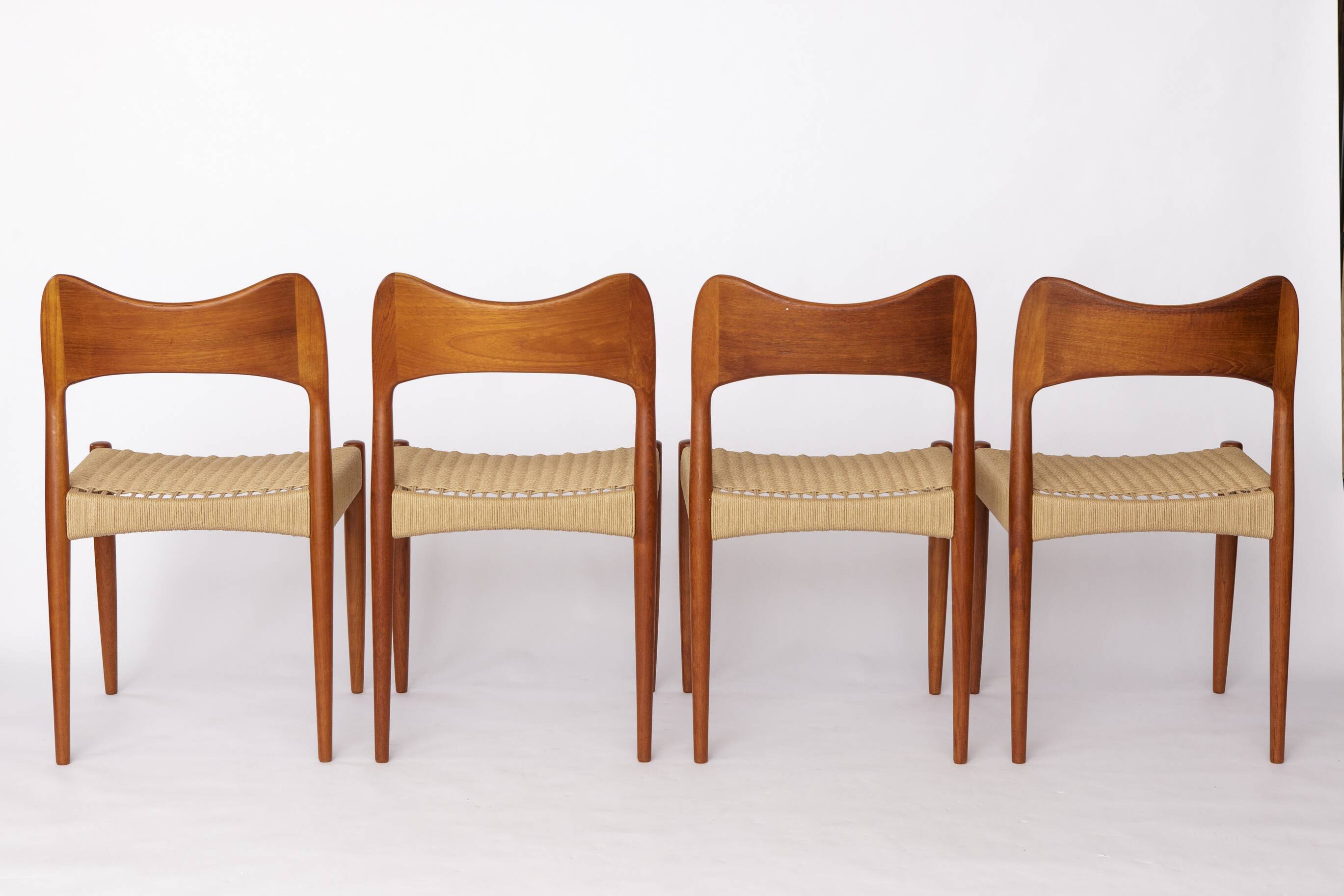Ensemble de 4 chaises de salle à manger danoises par Arne Hovmand-Olsen pour Mogens Kold, années 1960.