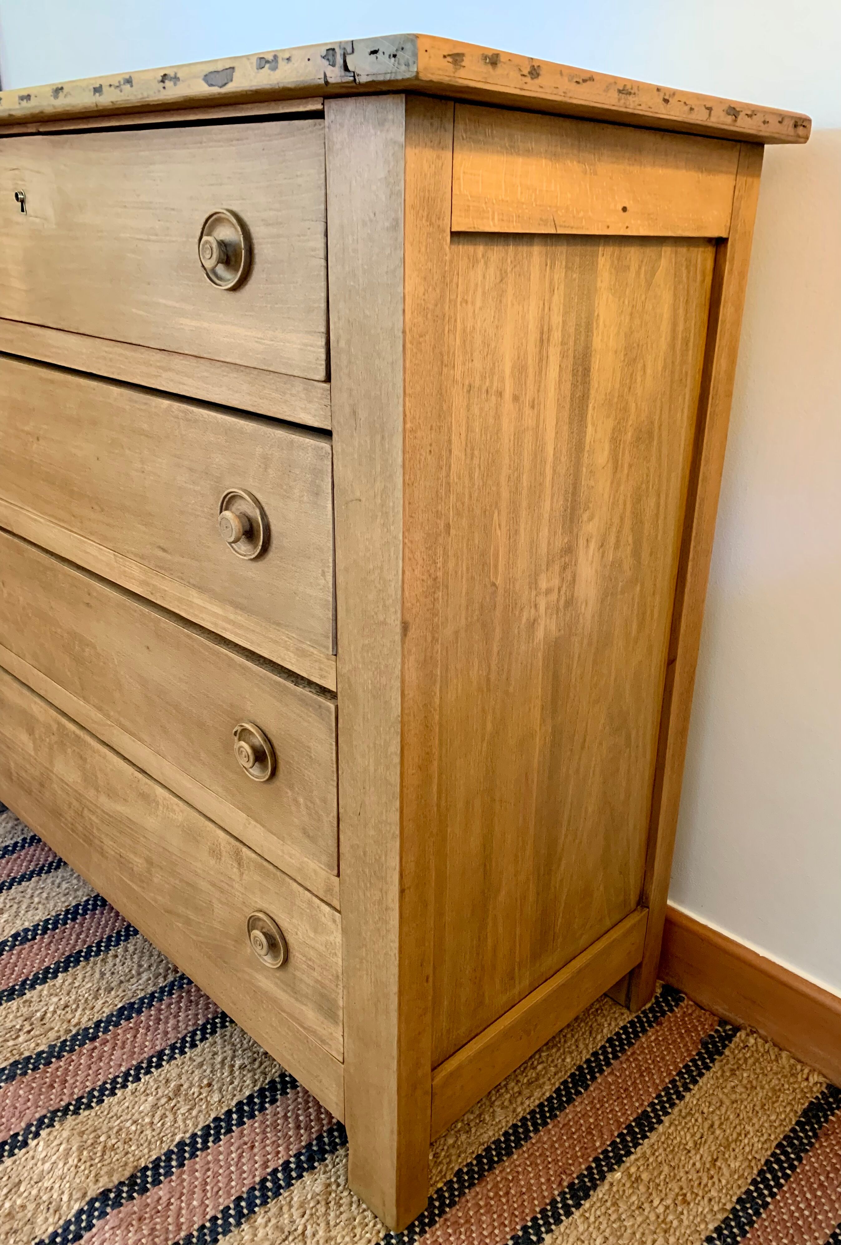 Chest of drawers