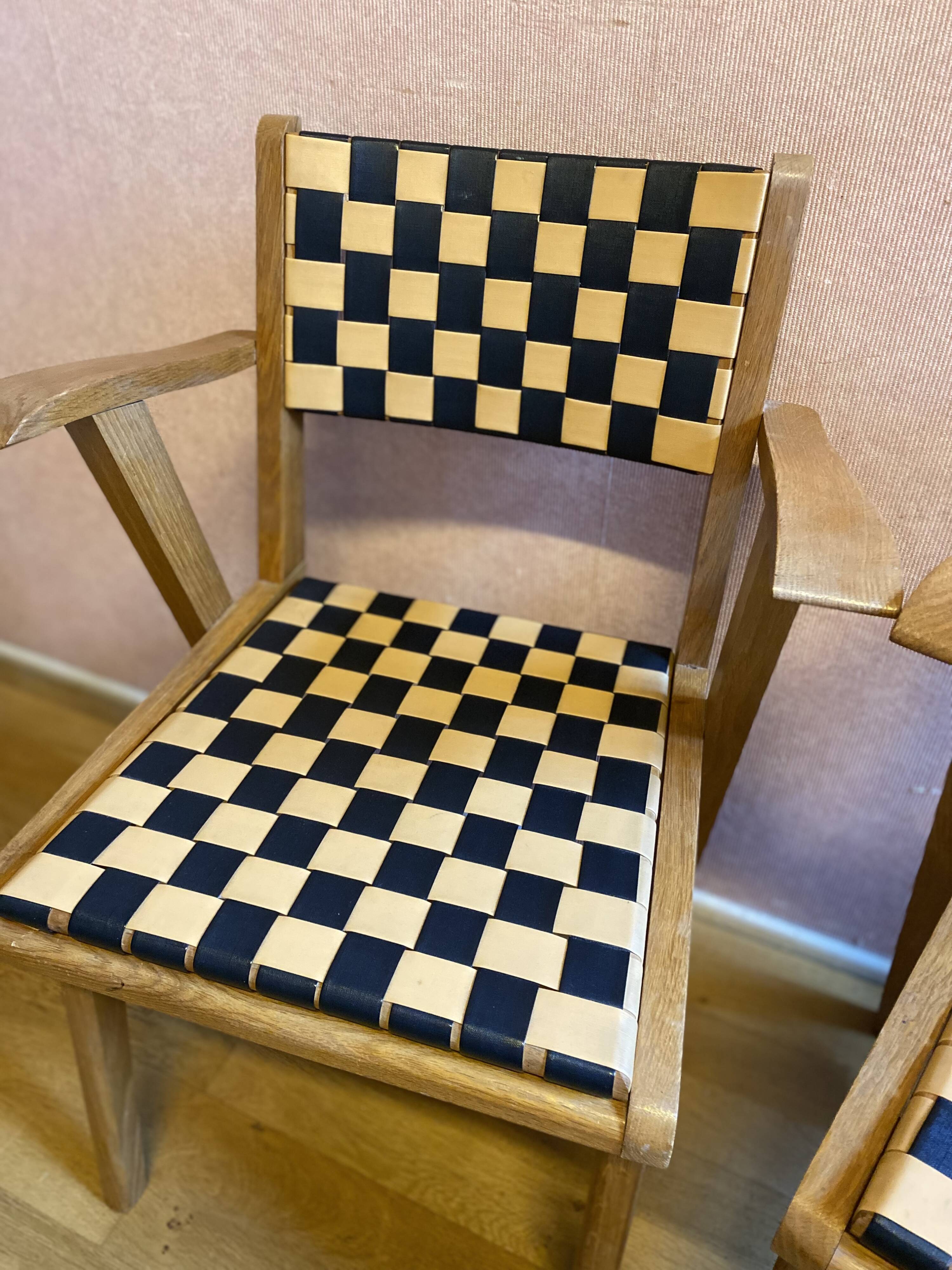Paire de chaises des années 50 en chêne dorées.