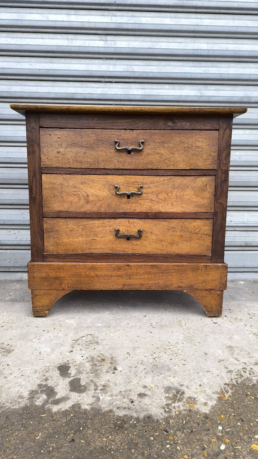 Rustic chest of drawers in solid oak 1950