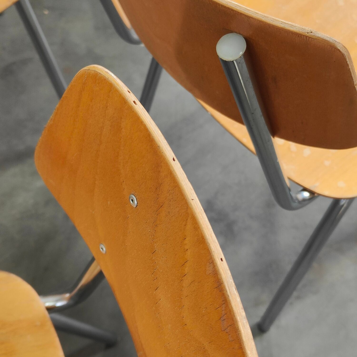Lot de 22 chaises d'école tchèque " Kovonax" chrome et bois 1950
