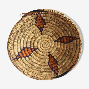 Patterned wicker basket