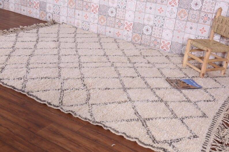 Handmade pure wool rug, size 150 x 250 cm.