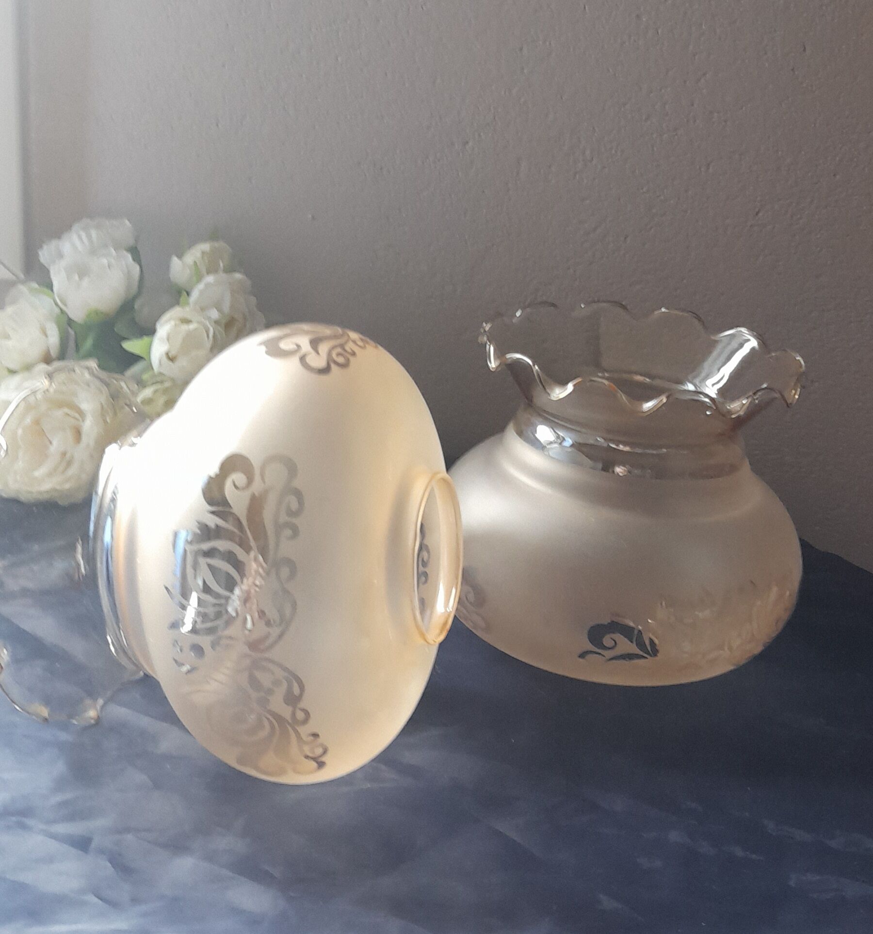 Art deco tulip lampshade in frosted amber glass, serigraphed