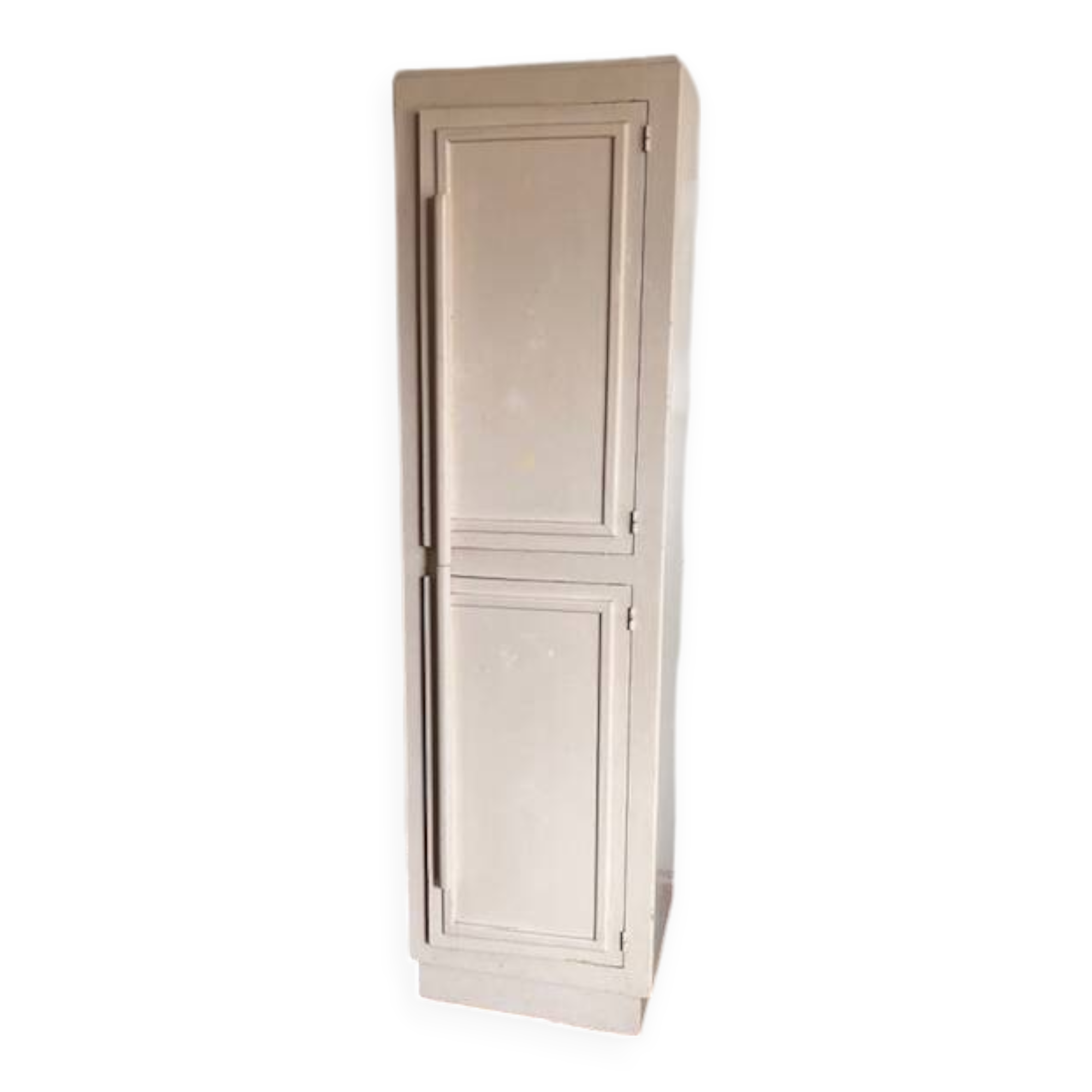 White 2-door bonnet cabinet