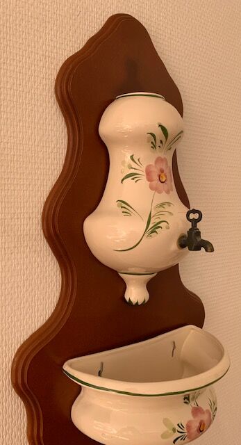 Green and pink water fountain