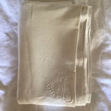 Sheet with headband with monogram