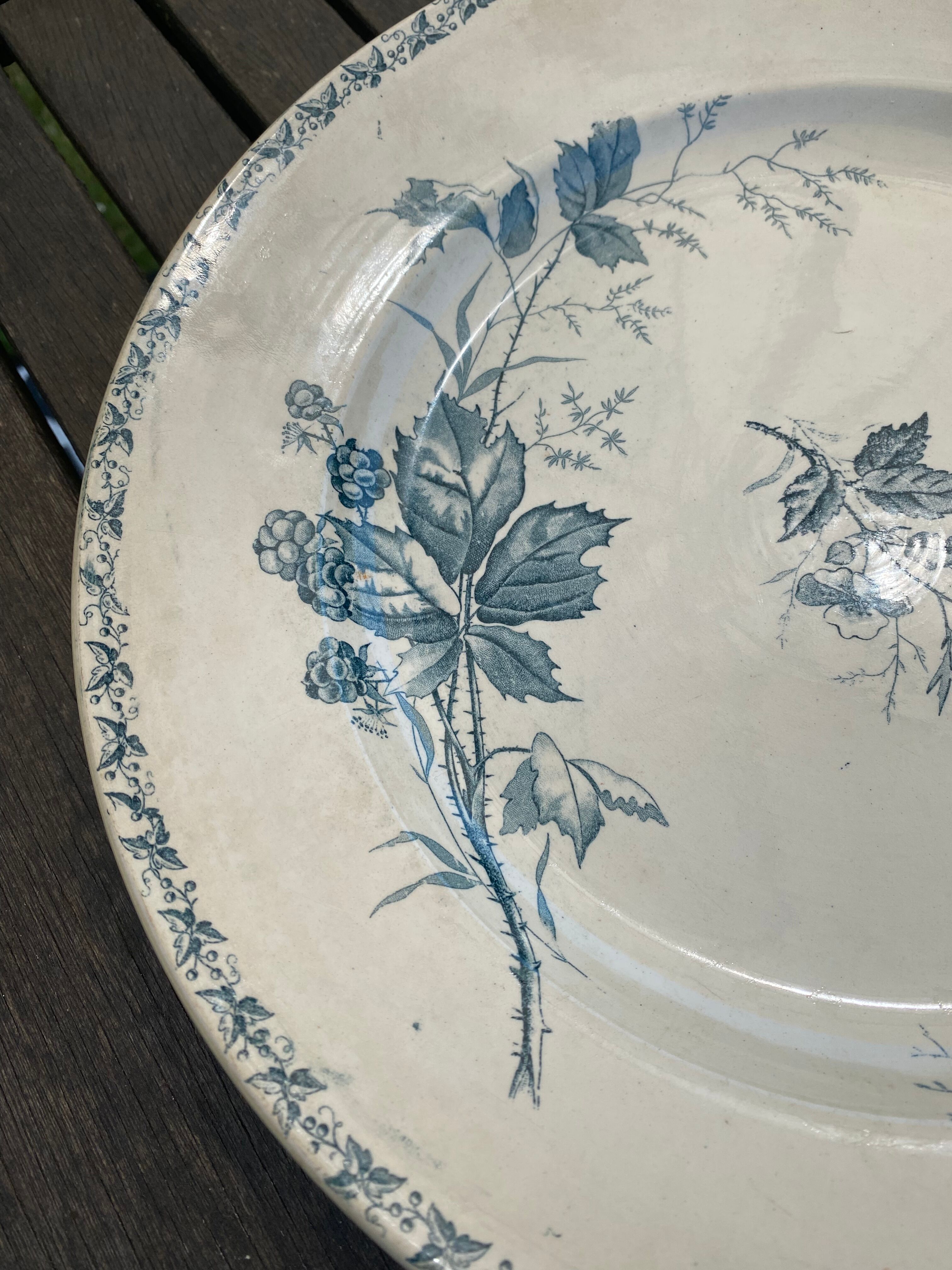 Iron earth dish Badonviller blackberry model