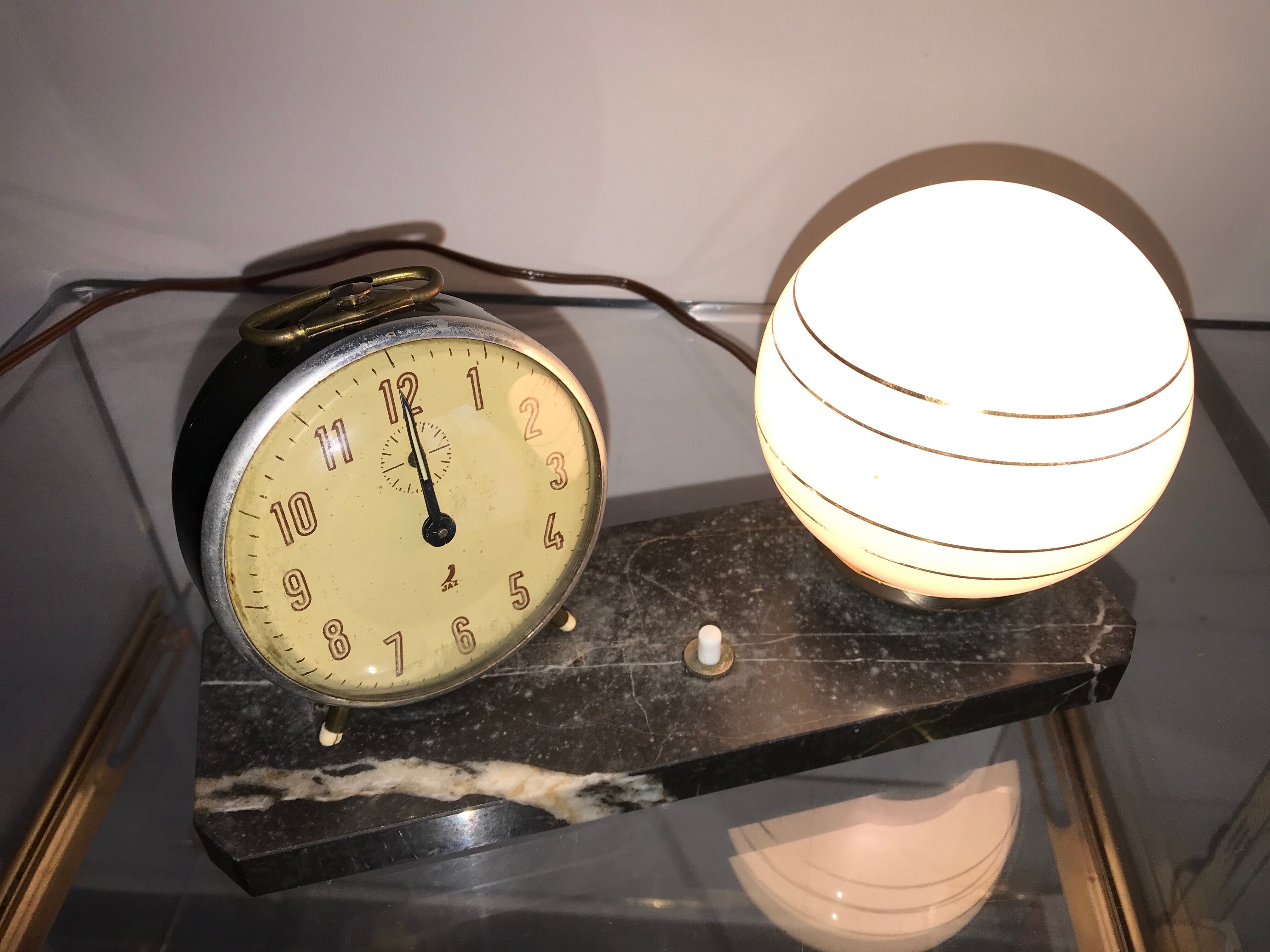 Lampe opaline sur marbre avec réveil Jaz